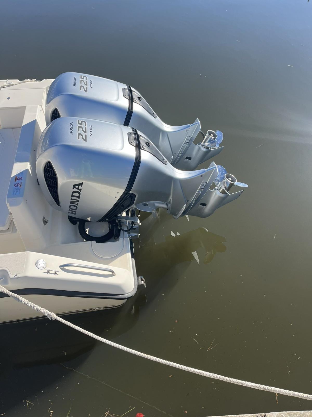 pursuit 2870 walkaround