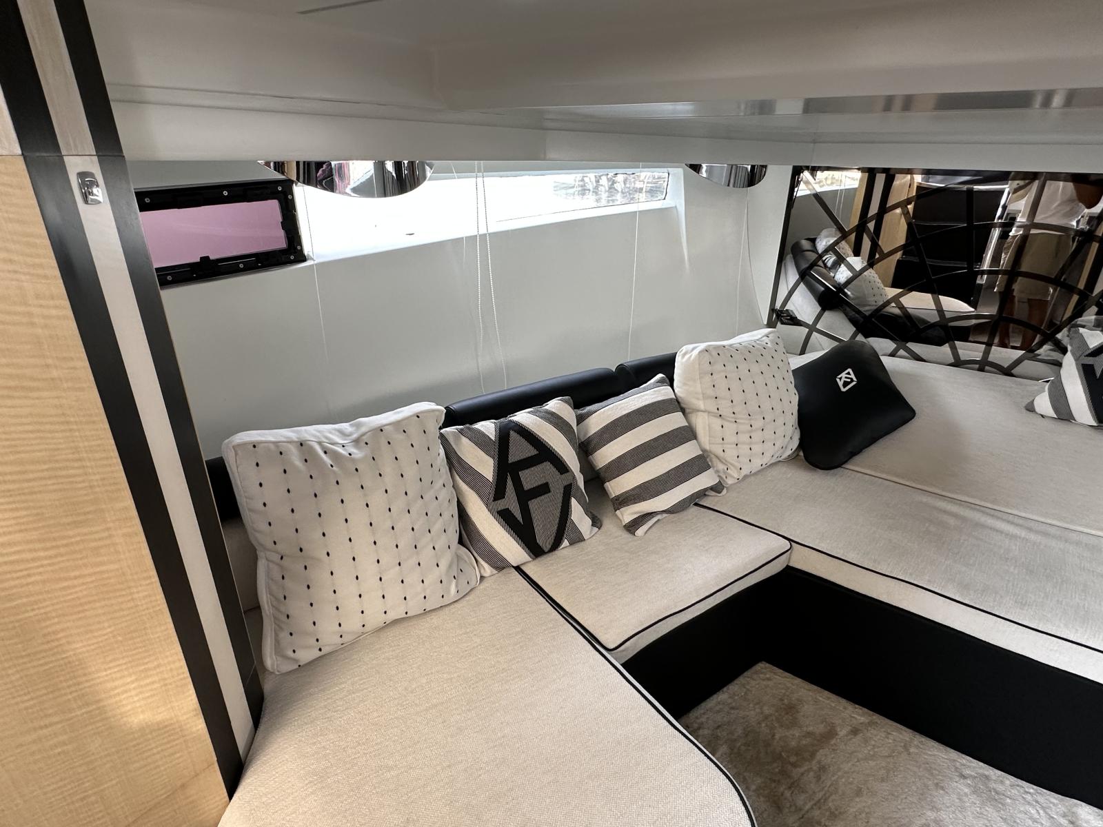 invictus 370 gt