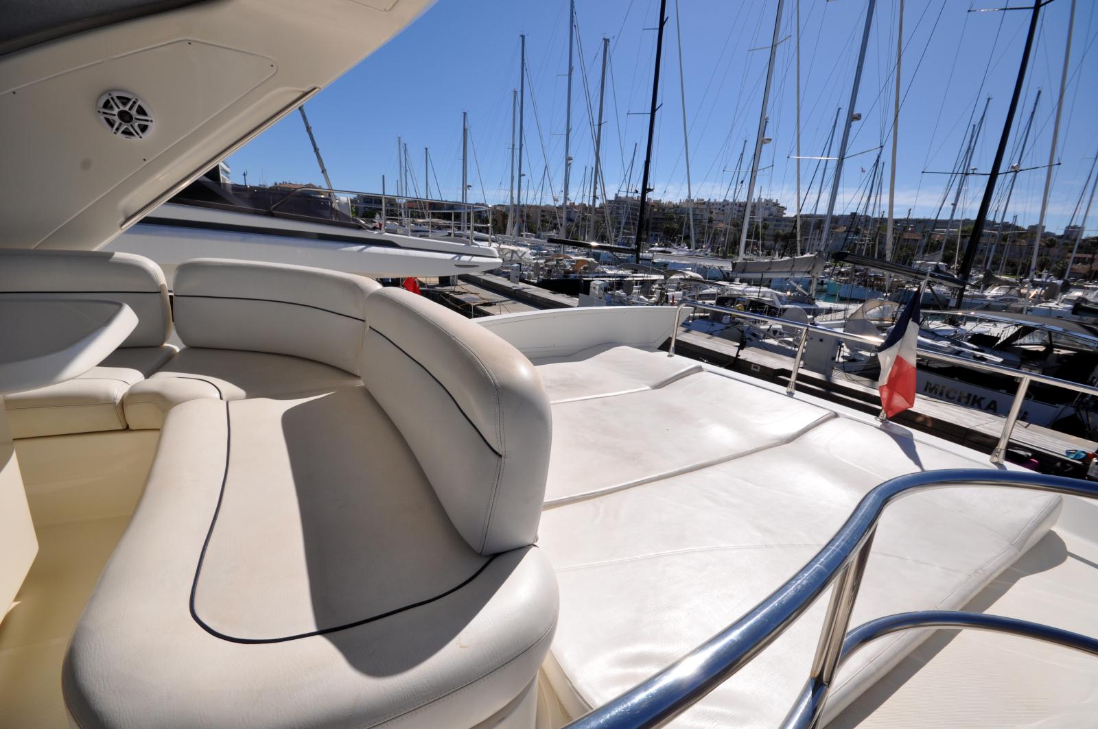 azimut 62