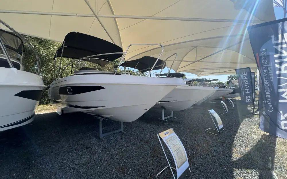 b2 marine Cap ferret 702