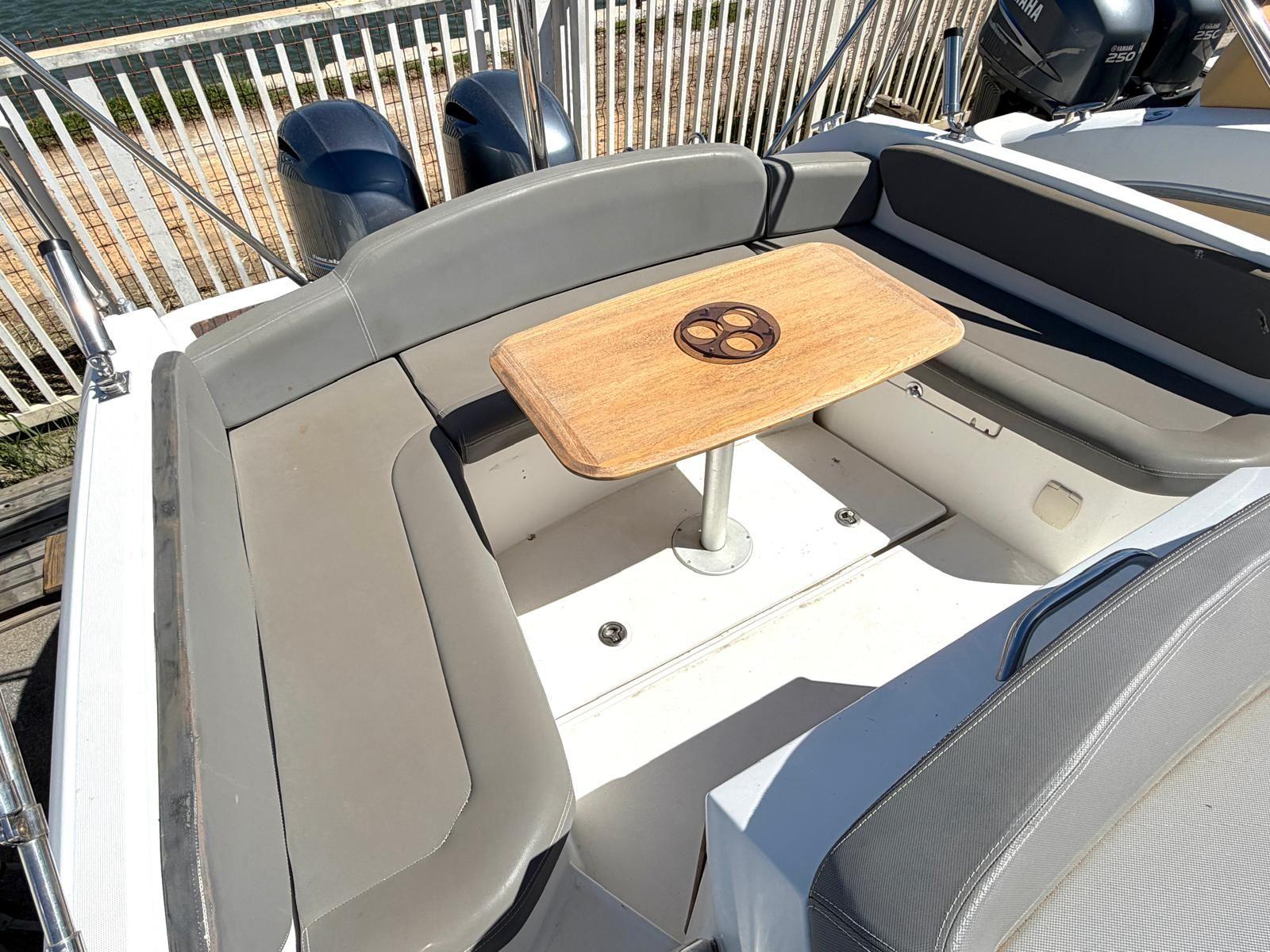beneteau Flyer 850 sundeck