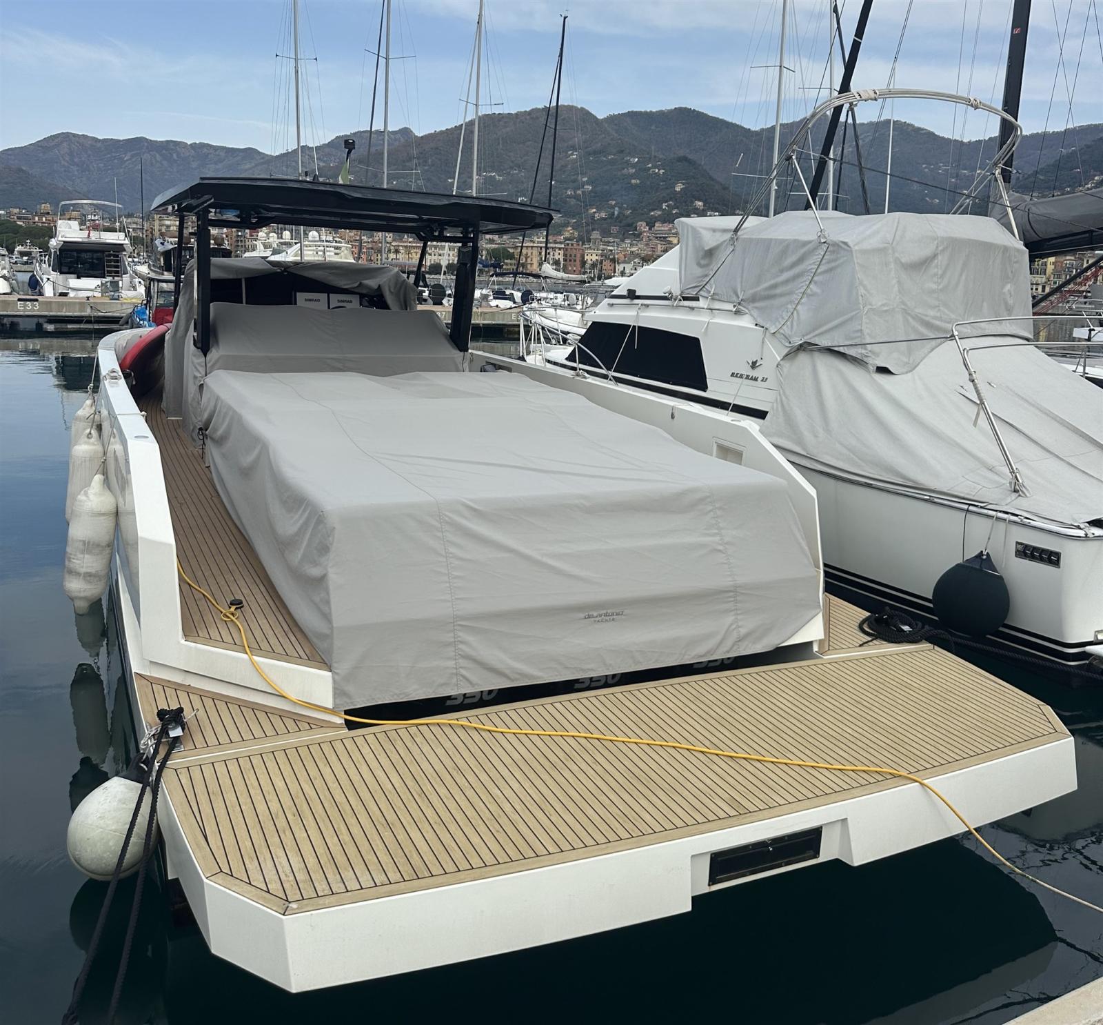 de antonio yachts D42 open