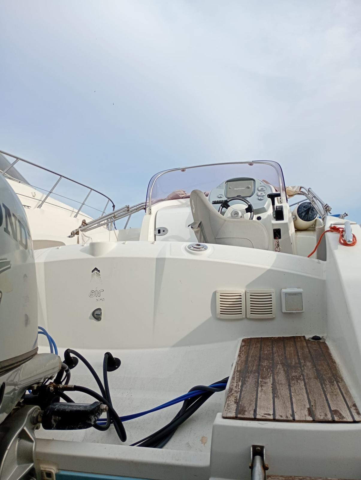 beneteau Flyer 750 sun deck