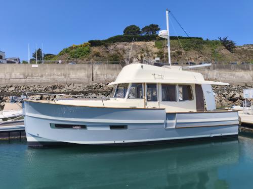 Rhea marine trawler 34 fly