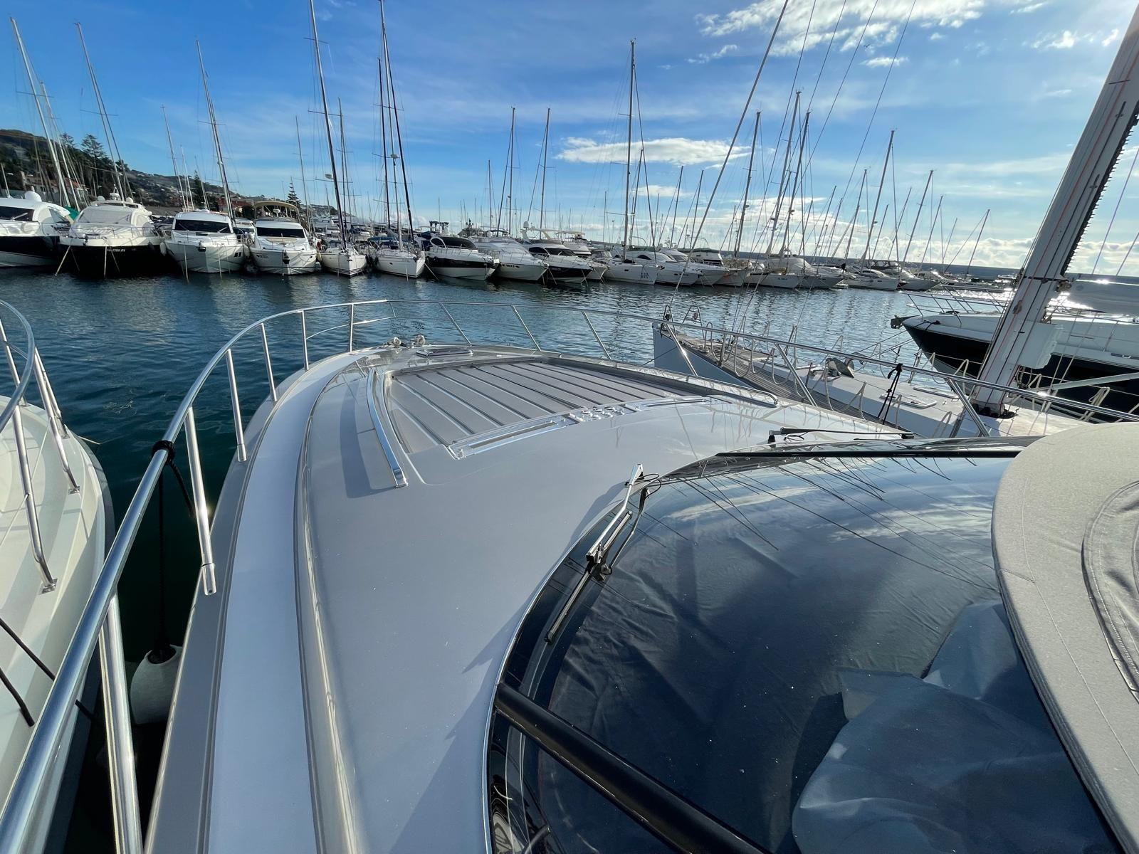 riva 52 rivale