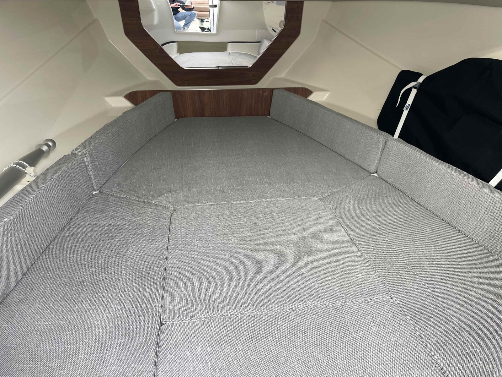 quicksilver Activ 755 sundeck