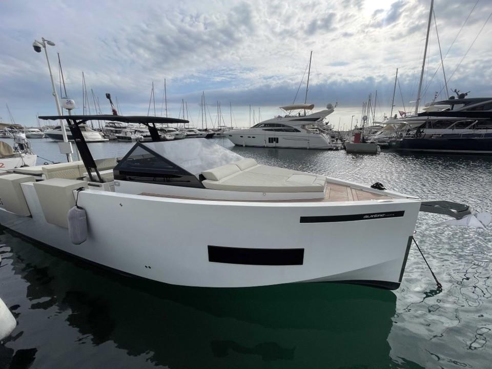 de antonio yachts D34 cruiser