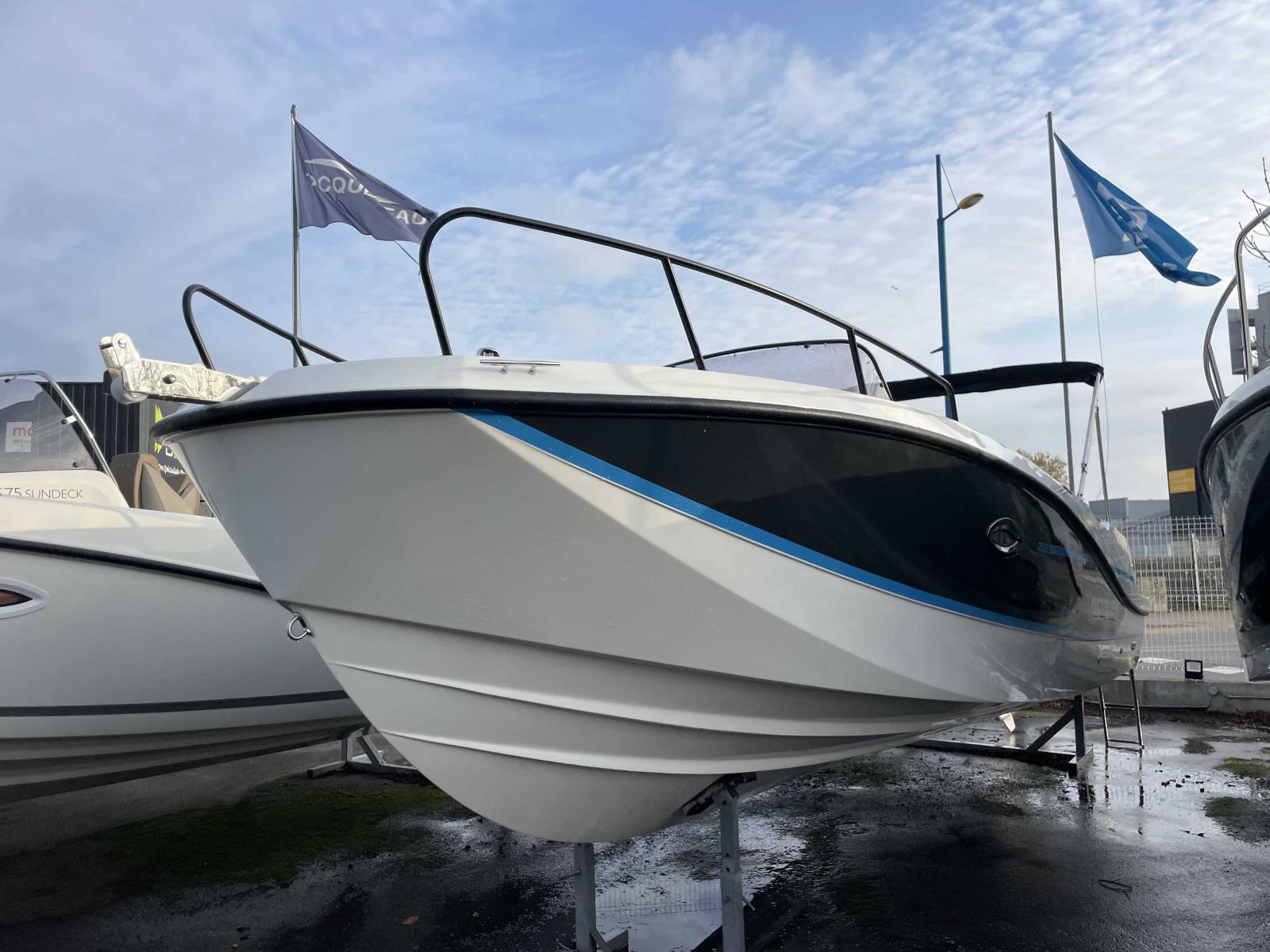 quicksilver Activ 755 sundeck