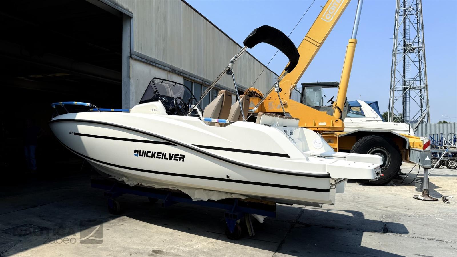 quicksilver Activ 605 open