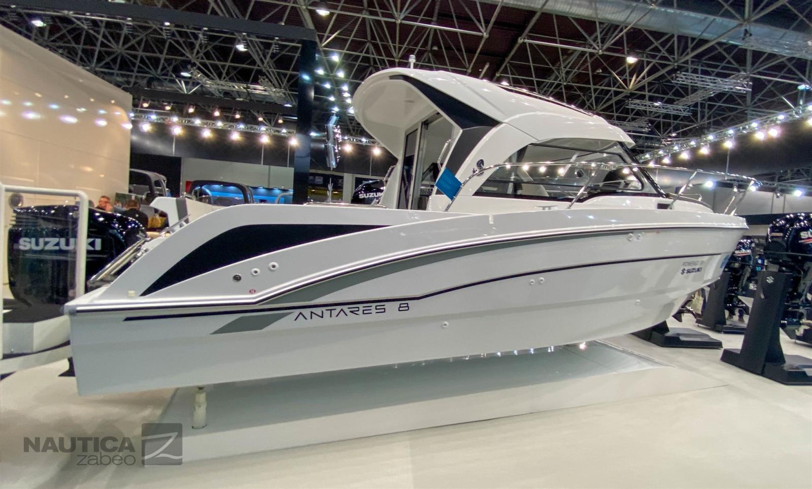 beneteau Antares 8 cruising