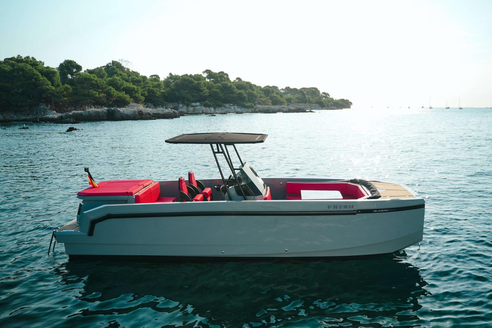 de antonio yachts D23