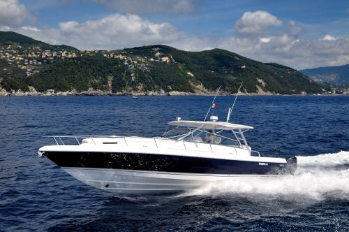Intrepid 475 sport yacht