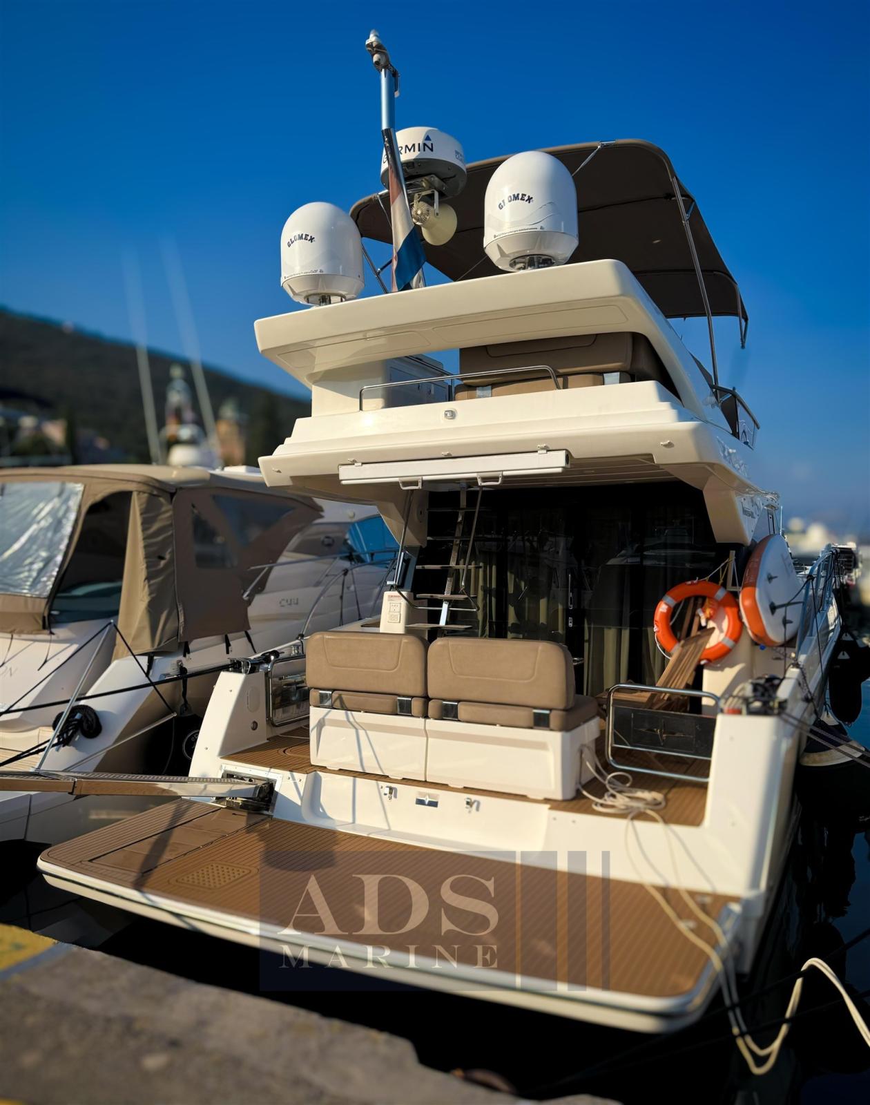 bavaria yachts Virtess 420 fly
