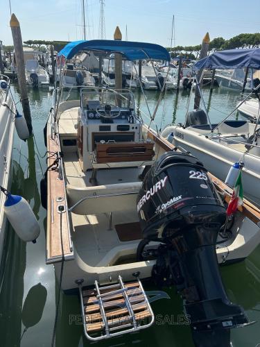 Boston whaler 22 outrage