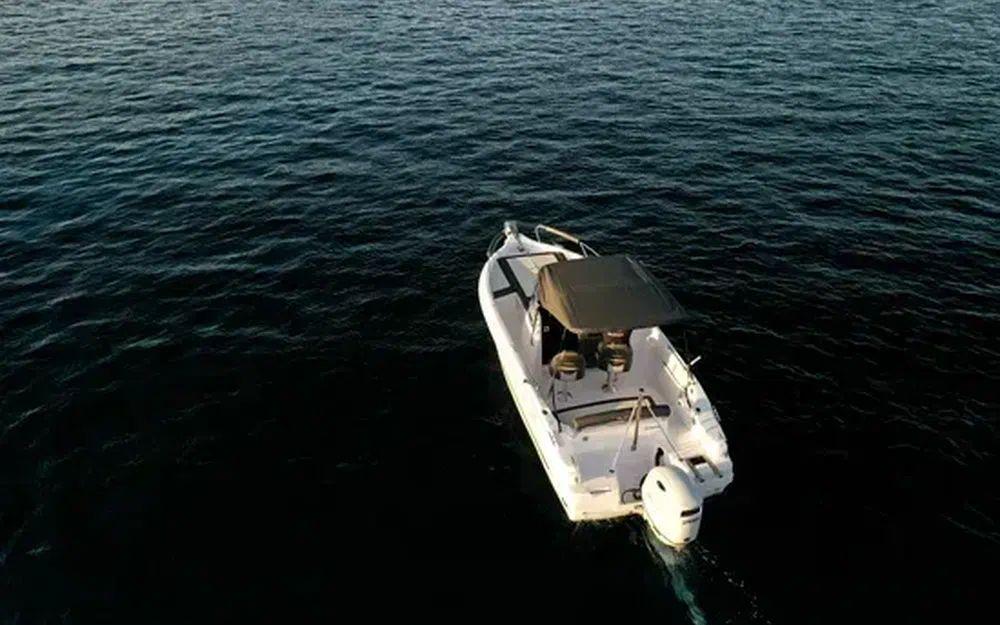b2 marine Cap ferret 702
