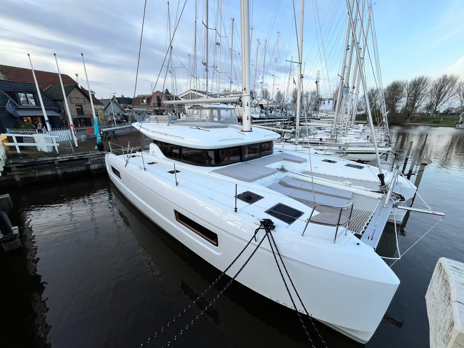 lagoon 43