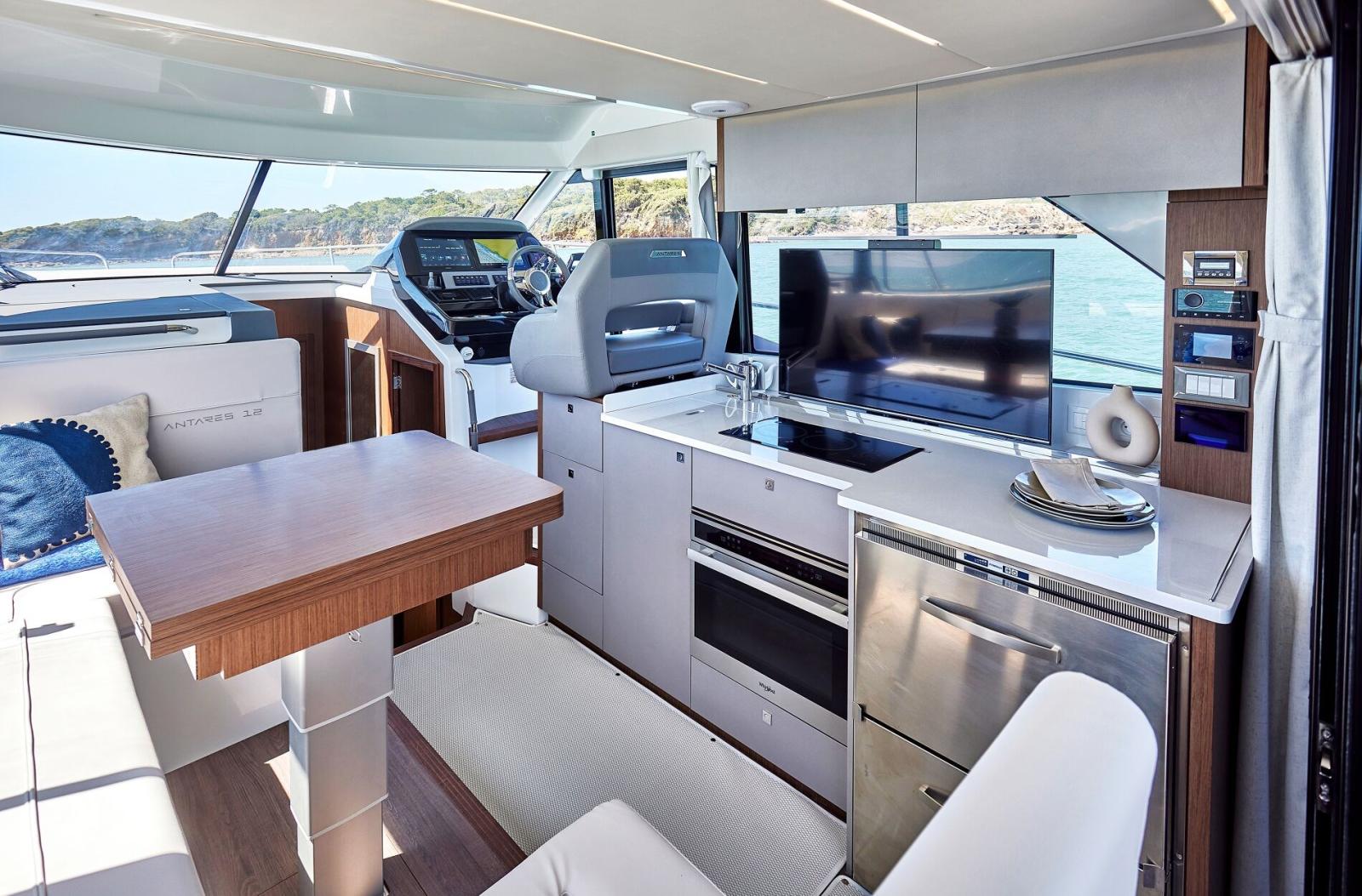 beneteau Antares 12 coupé