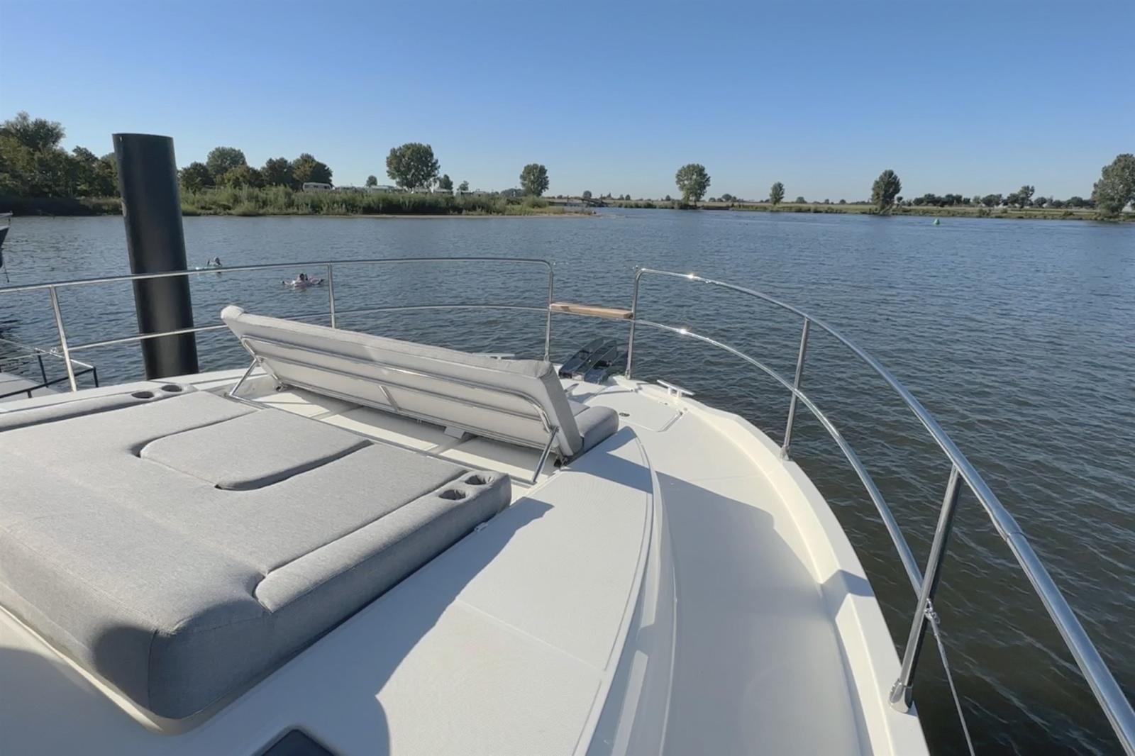 beneteau Swift trawler 41 fly