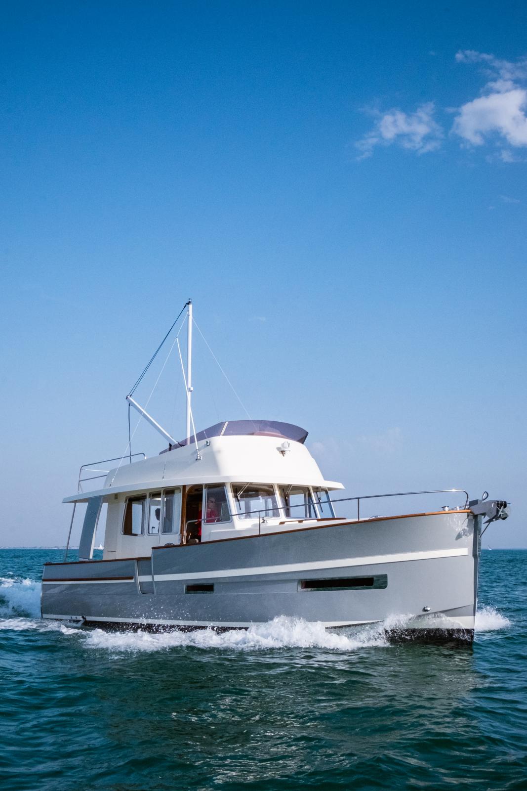 rhea marine Trawler 34 sedan