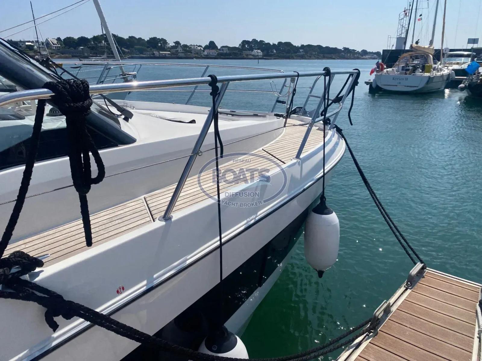 beneteau Antares 11 flybridge
