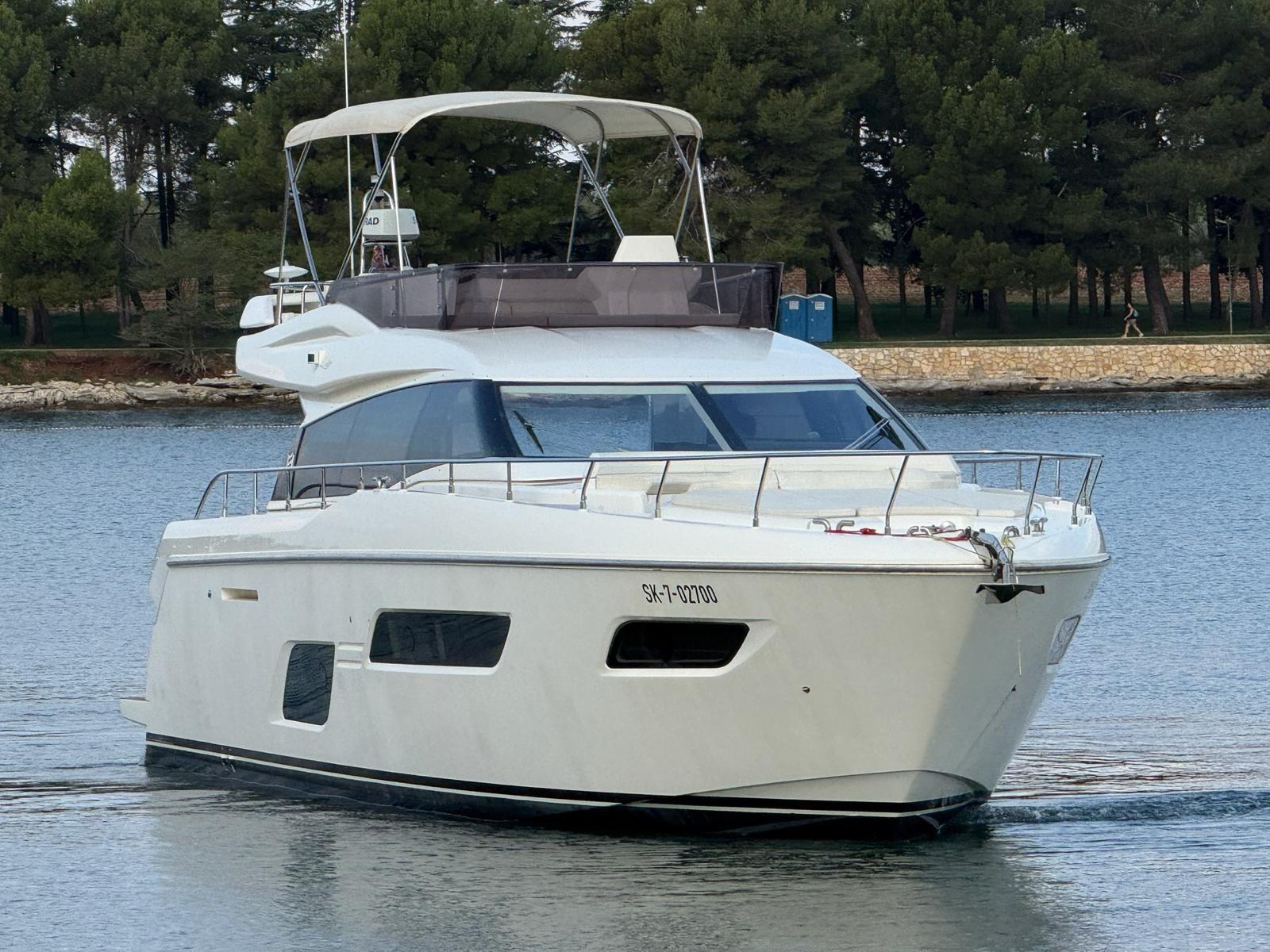 ferretti yachts 550