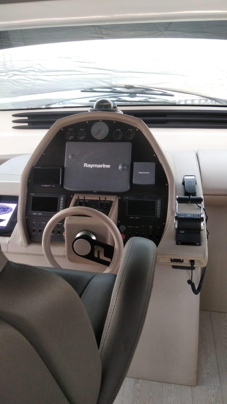 pershing 76