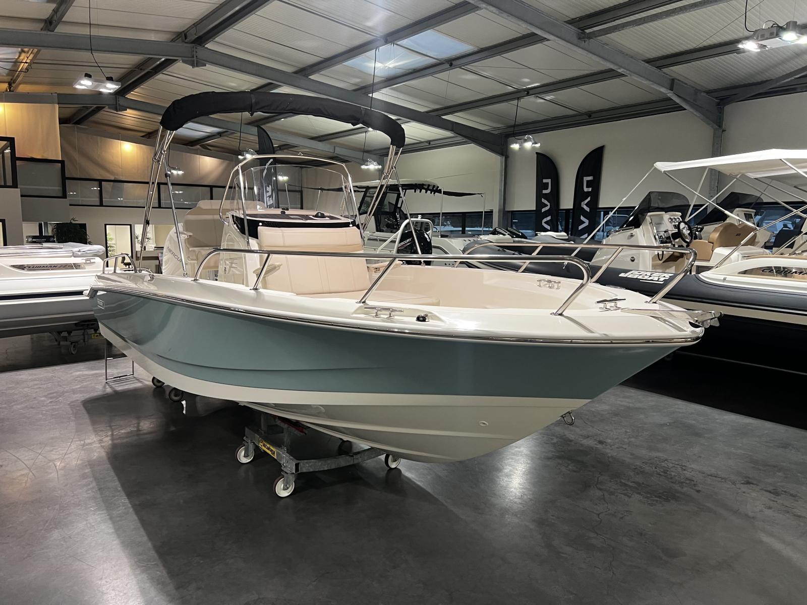 boston whaler 220 dauntless