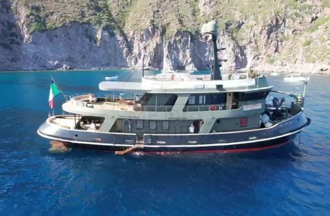 benetti Tugboat