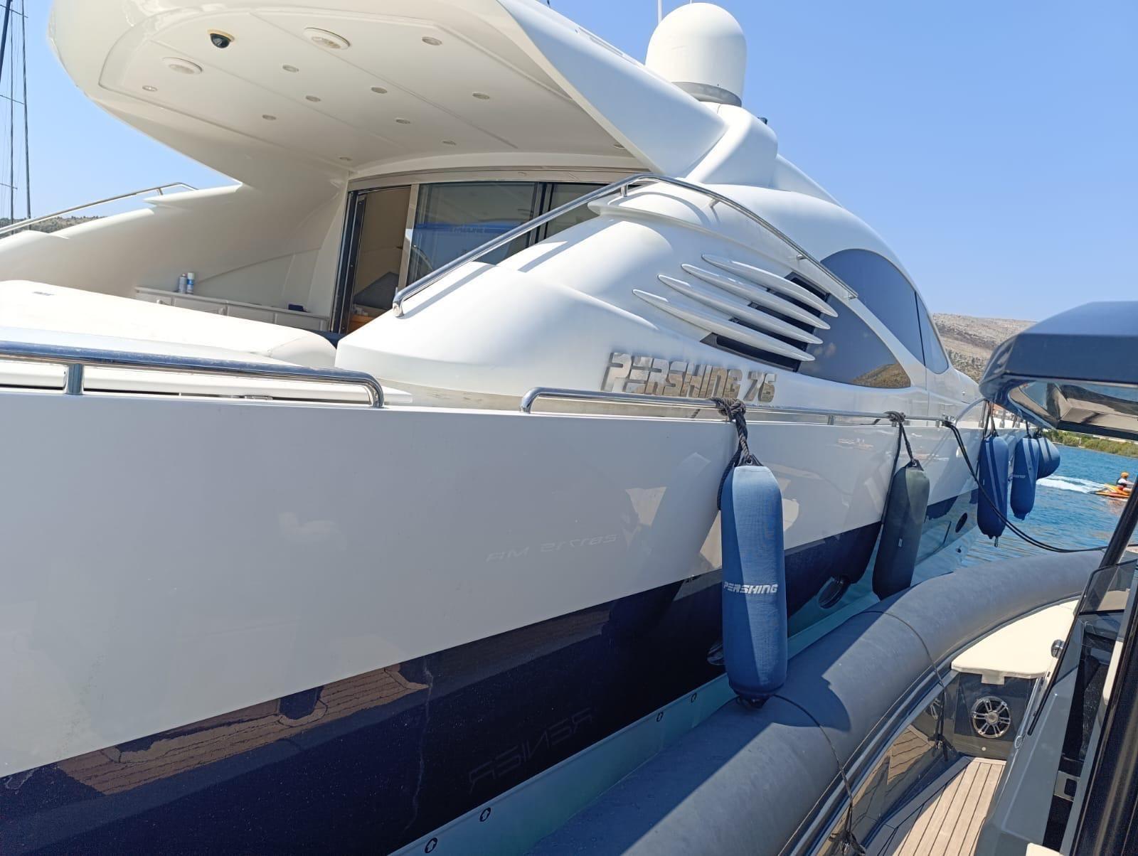 pershing 76