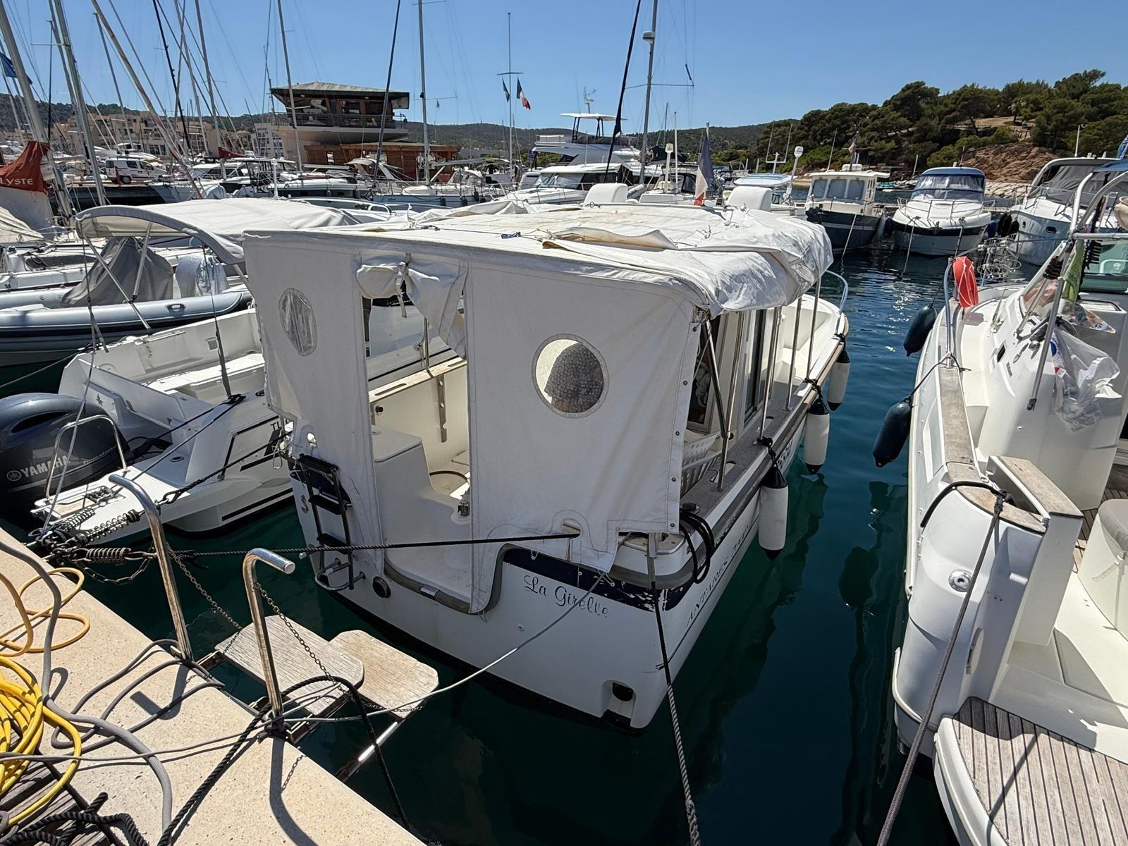 beneteau Antares 700