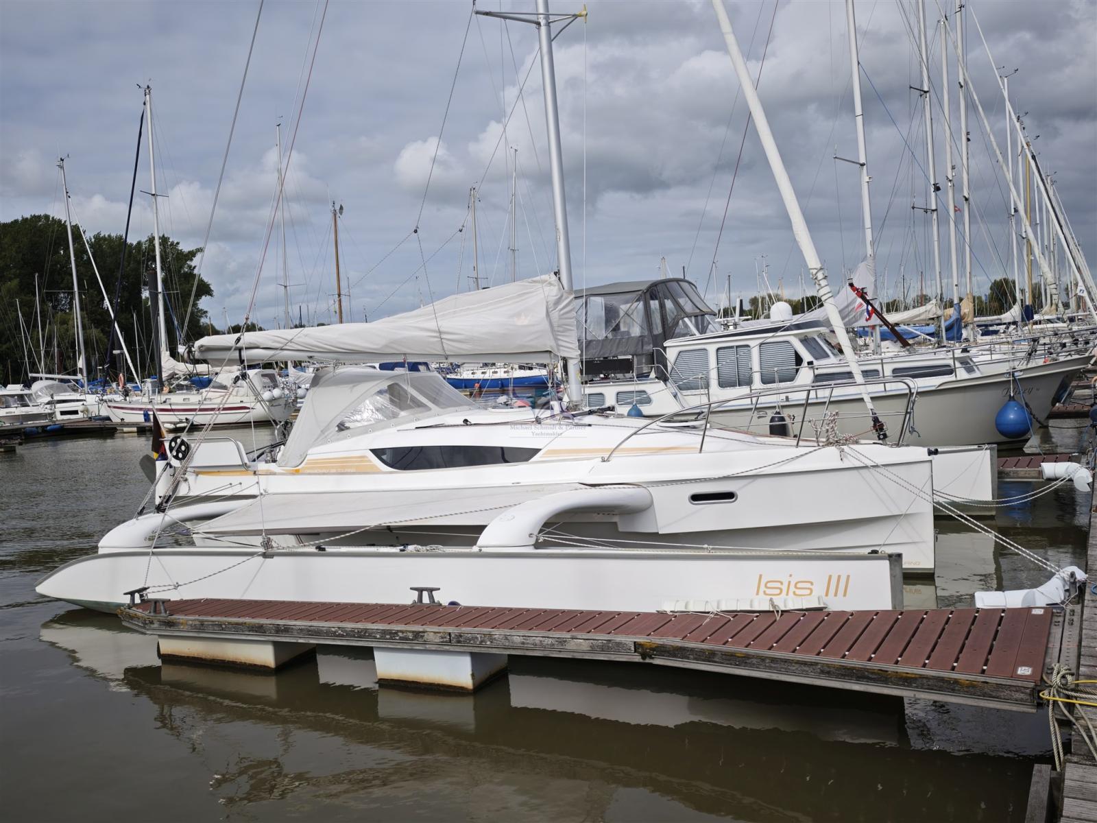 quorning boats Dragonfly 28 swing wing touring