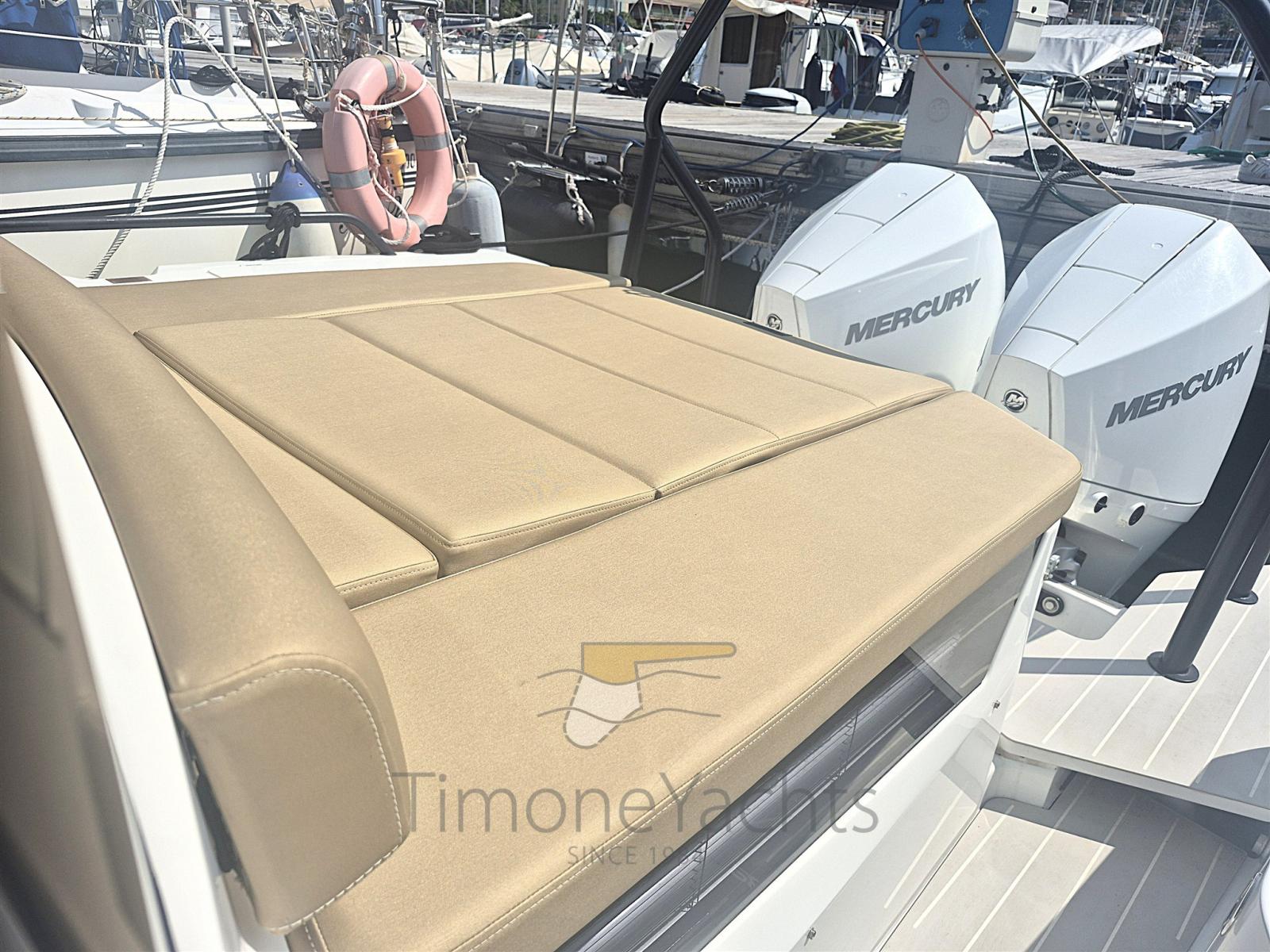 axopar 28 cabin