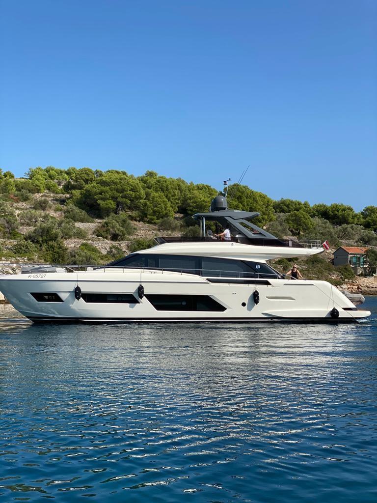 ferretti yachts 670