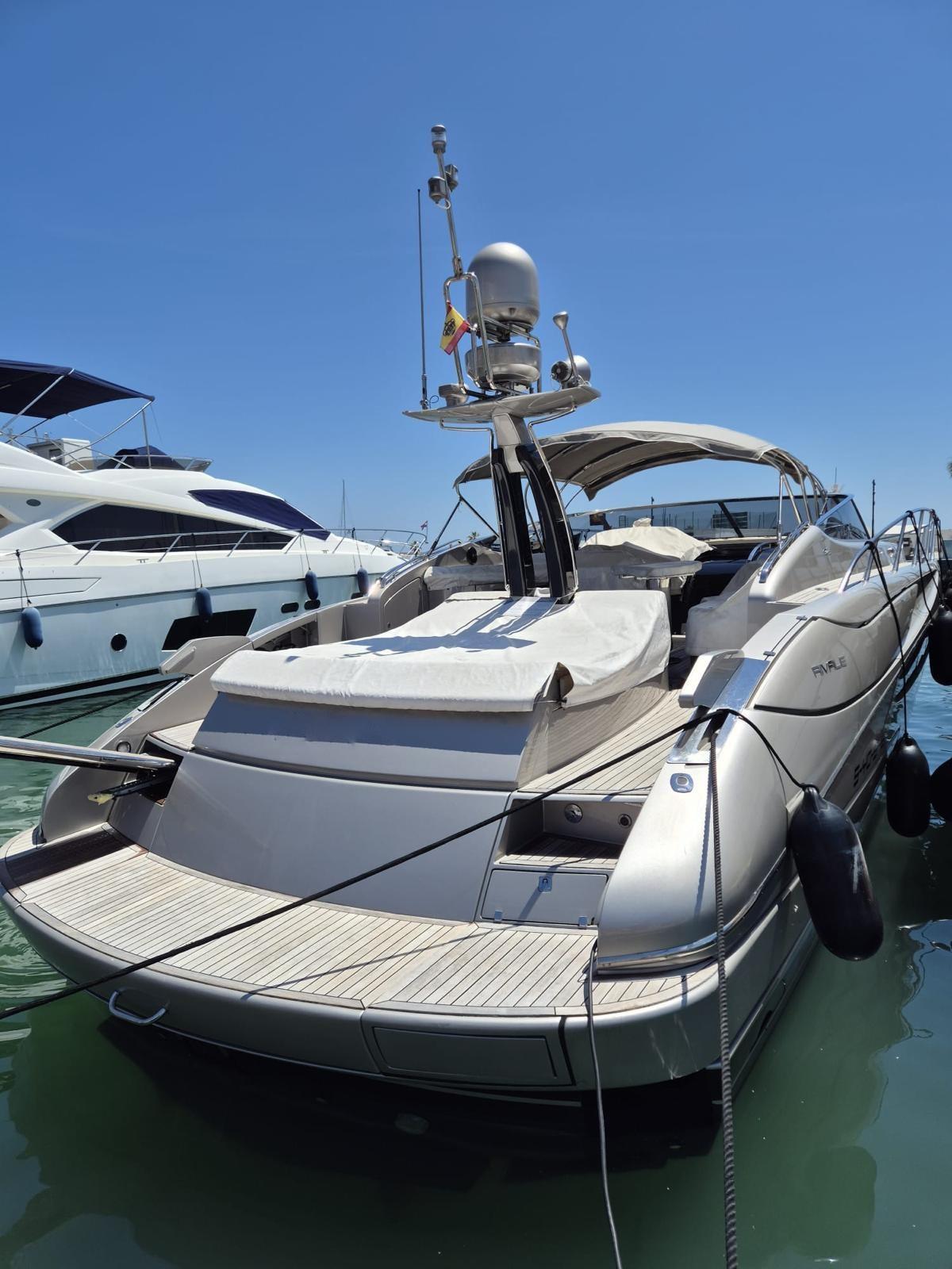 riva 52 rivale