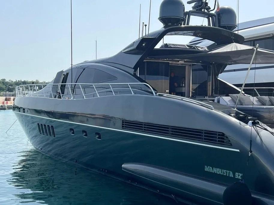 mangusta yachts 92