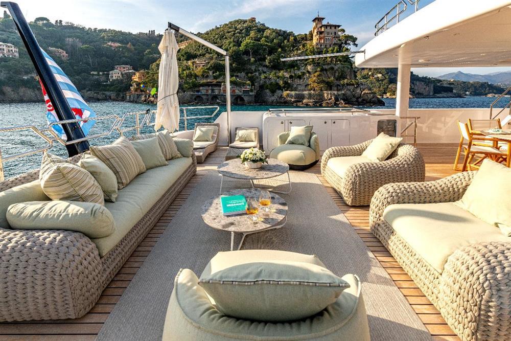 heesen 38m