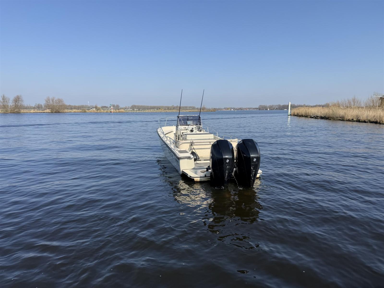 boston whaler Outrage 25