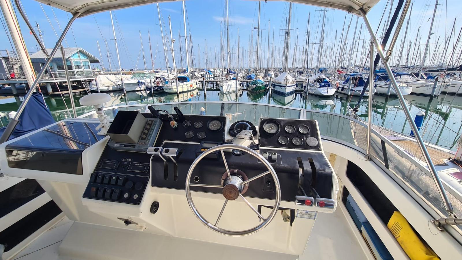carver boat 356 aft cabin m/y