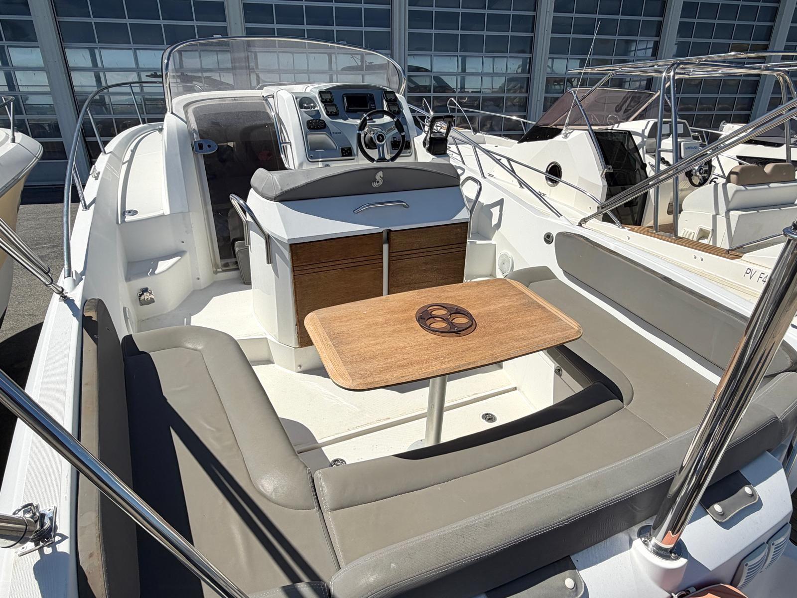 beneteau Flyer 850 sundeck