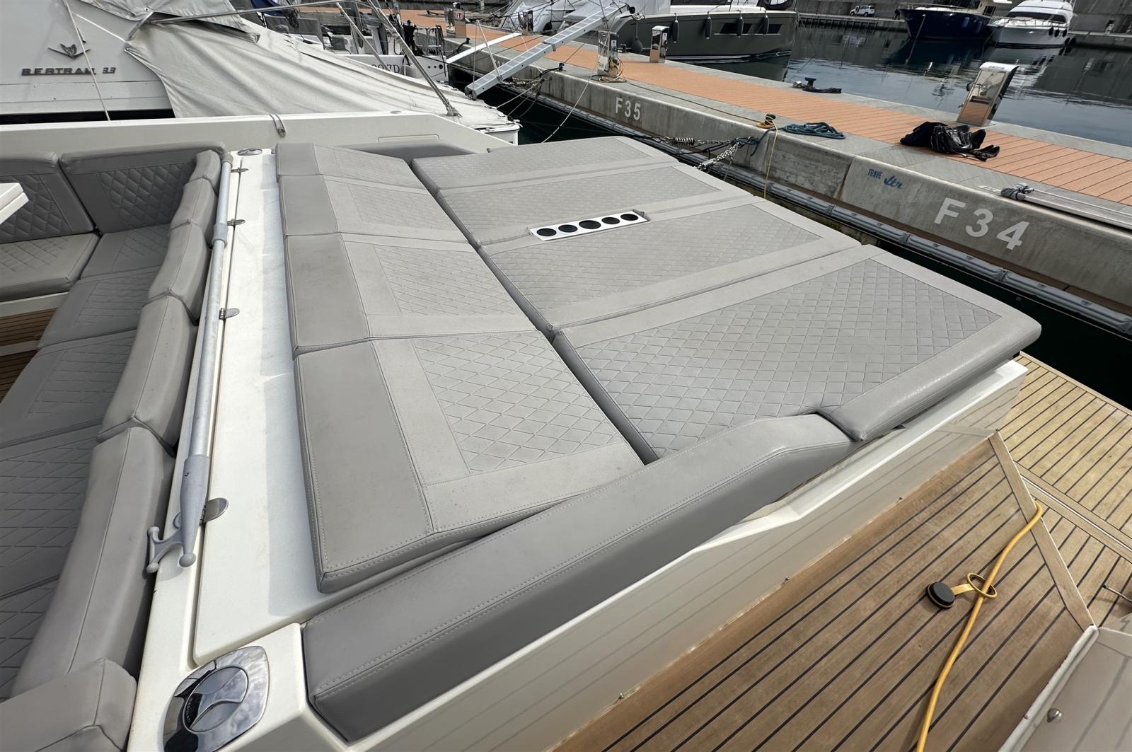 de antonio yachts D42 open