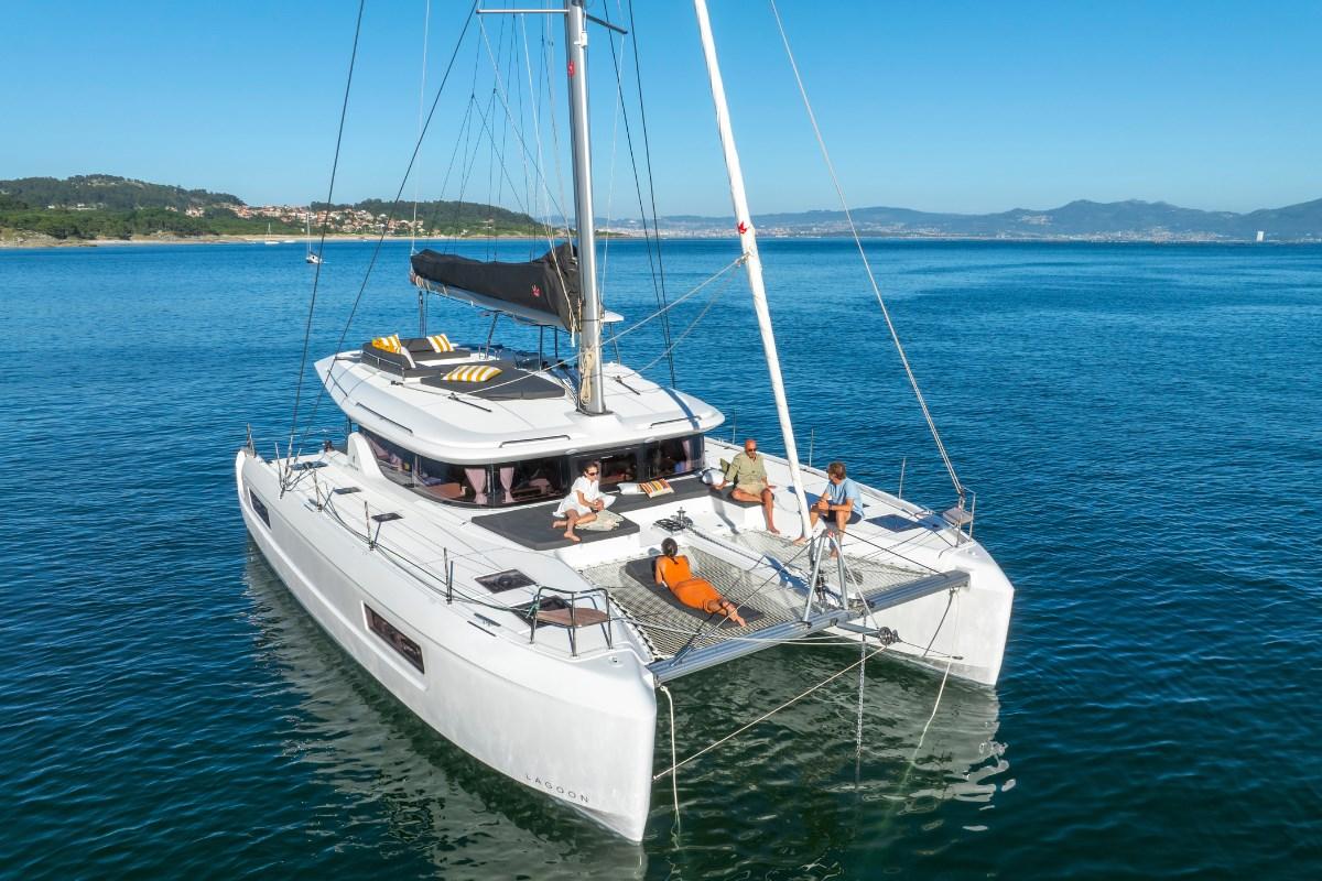 lagoon 43