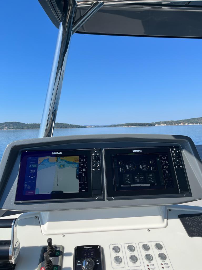 ferretti yachts 670