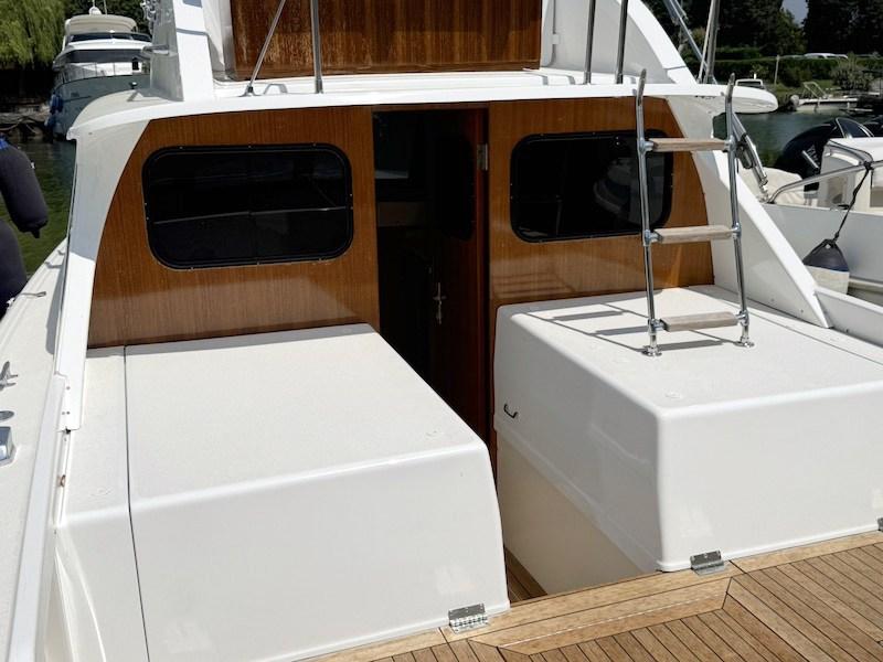 bertram yacht 31 flybridge