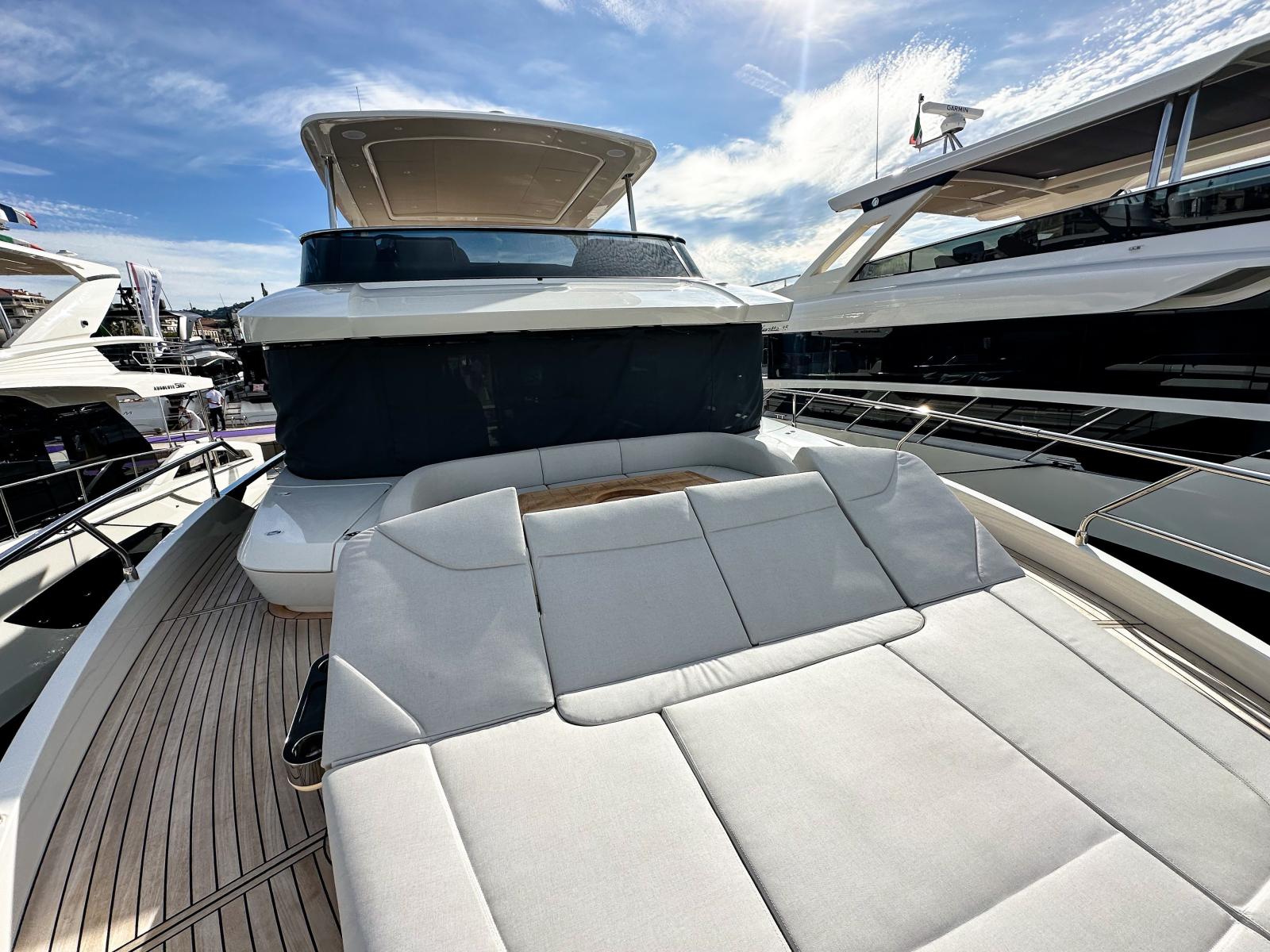 absolute Navetta 62