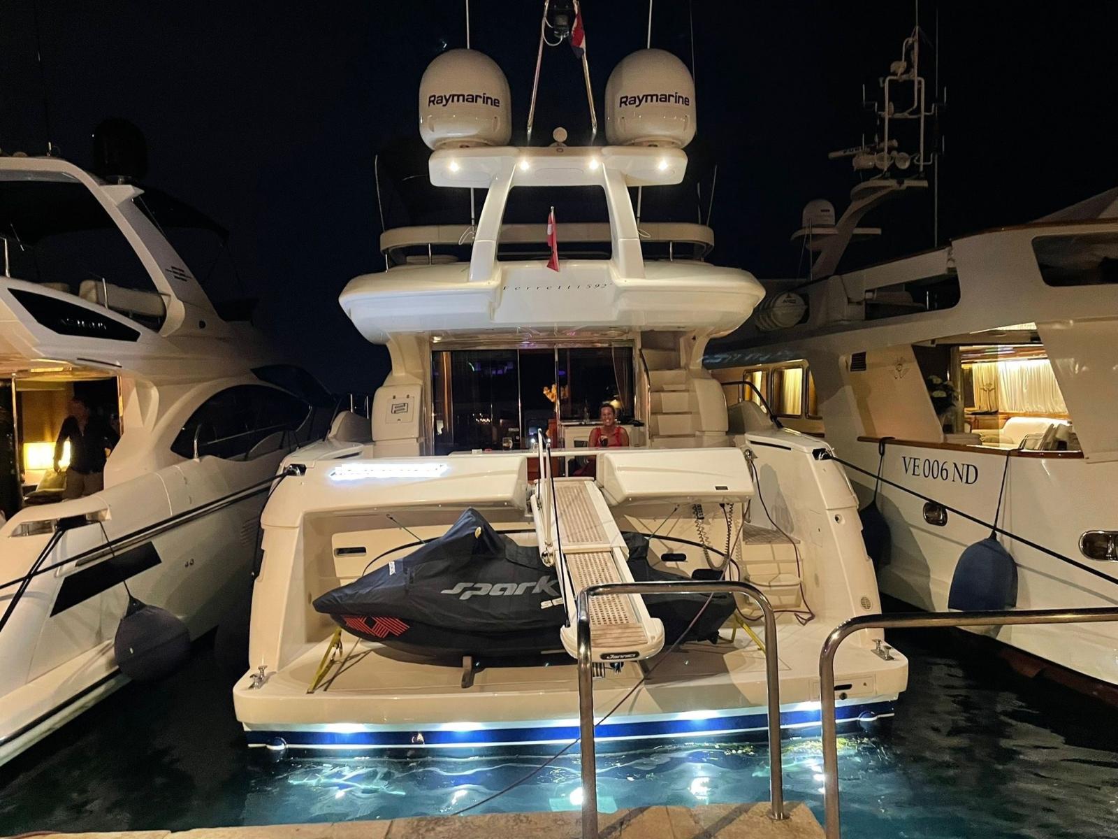 ferretti yachts 592