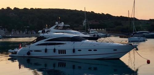 Princess yachts v70