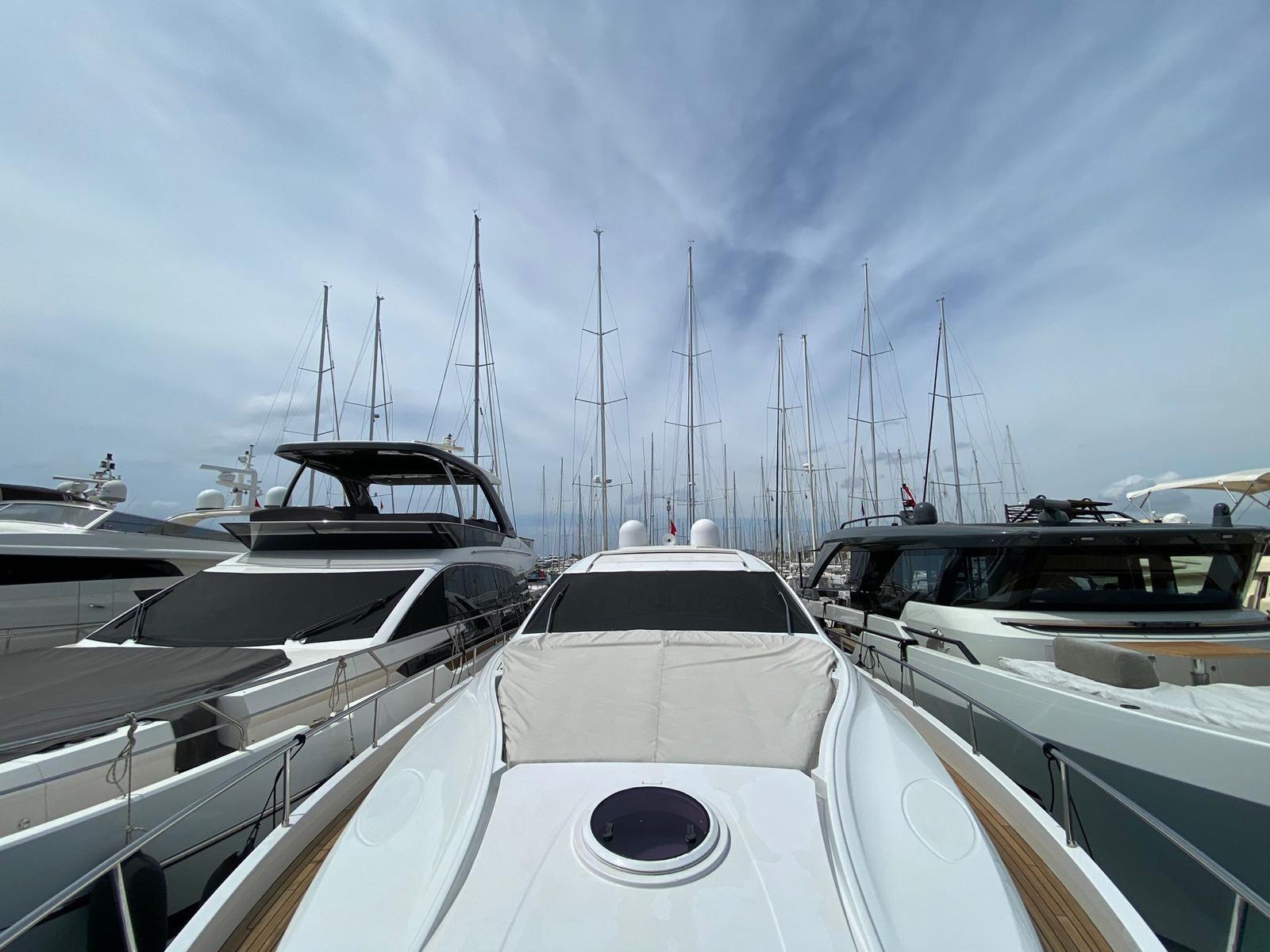 pershing 70