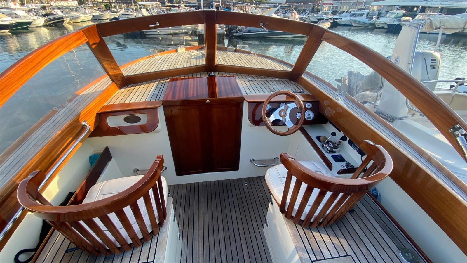 latitude 46 Lady scarlett