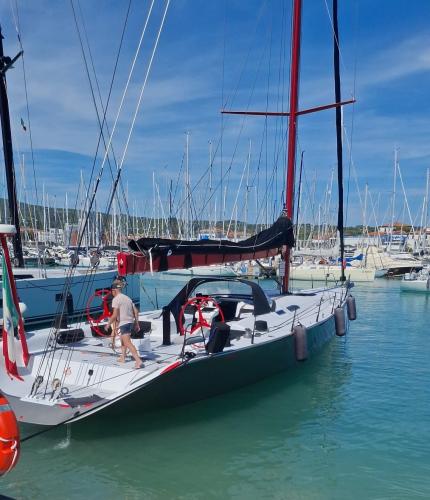 Bakewell-white pocket maxi