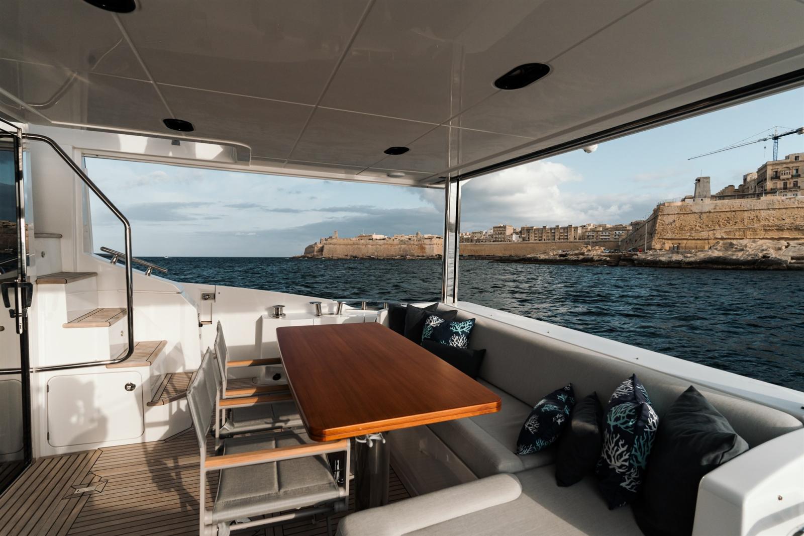 azimut 60 flybridge